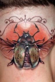 頭の上に格好良い色の甲虫のタトゥーパターン