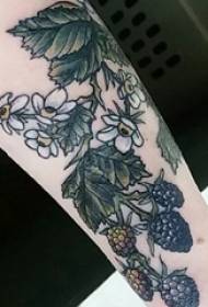 Ръката на момичето, рисувана върху градиентна проста линия линия растителна татуировка на цветя