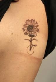 女生侧腰上黑灰点刺几何简单线条植物花朵纹身图片