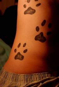 Drie tatoeëringpatroon vir honde-pootjies