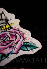 Värvilise roosi kassi tätoveeringu käsikirjaline pilt