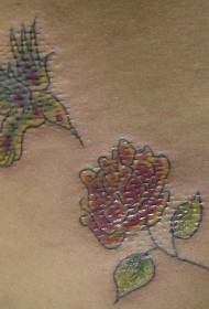 फूल टैटू चित्र के साथ कंधे का रंग चिड़ियों