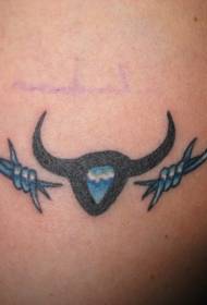 Buļļa simbols ar zilu dzeloņstieņa tetovējuma modeli