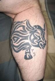 Motif de tatouage de taureau tribal