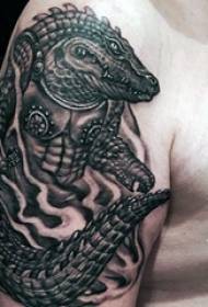 Patrón de tatuaxe de cocodrilo Variedade de tatuajes de tatuaje de crocodilo en negro e gris