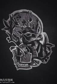 Crno siva skica antilopa ruža uzorak tetovaža