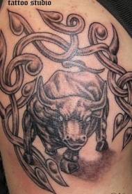 Zwarte stier en wijnstok tattoo patroon