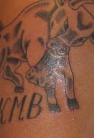 een tattoo met koe en letter