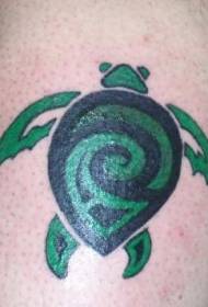 緑と黒の部族カメのタトゥーパターン