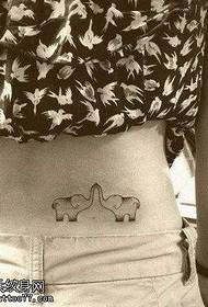 Patrón de tatuaje de elefante lindo de cintura