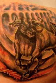 Corak tatu bulu di belakang adegan bullfighting