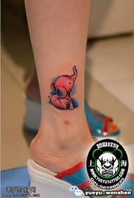 Patrón de tatuaje lindo elefante pequeño tobillo