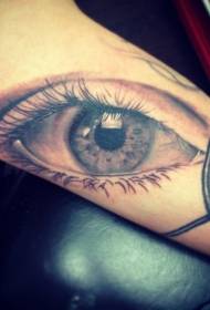 velmi realistický barevný tetování velké oko paže tetování