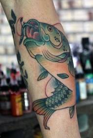 シンプルなアームデザインのシアンの大きな魚のタトゥーパターン