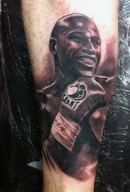 realistinen musta kuuluisa nyrkkeilijä muotokuva käsivarsi tatuointi malli