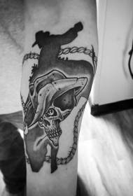 Naoružajte crno-bijeli uzorak tetovaže lubanje u zapadnom stilu