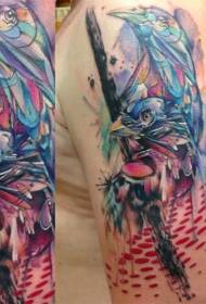 malaking braso ng watercolor style color pattern ng bird tattoo