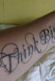 sort bogstav tatoveringsmønster på armen