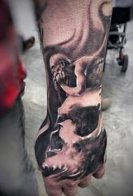 mundo de fantasia do braço de monstros preto e brancos com padrão de tatuagem de caveira