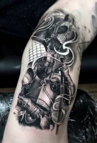 Рука, уражлівы сярэднявечны воін з малюнкам татуіроўкі на конях