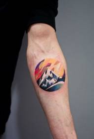 بازو خوبصورت رنگ چھوٹے گول پہاڑ ٹیٹو پیٹرن