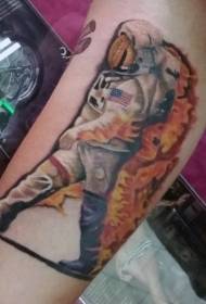 手臂难以置信的彩绘行走宇航员纹身图案