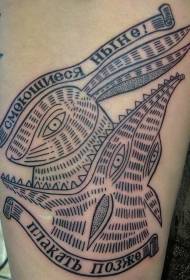 arm svart linje rev med tatoveringsmønster for kanin og brev