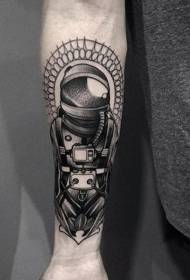 прецизан црно-бели узорак тетоваже за руку астронаута