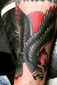 braccio sul modello di tatuaggio aquila di colore vecchia scuola
