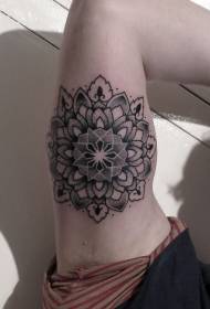 Velký roztomilý černoch Tara květ tetování vzor