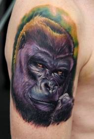 brazo hermoso color realista tatuaje de gorila patrón