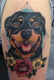 παλιό σχολείο πολύχρωμο Rottweiler και μοτίβο τατουάζ μοτίβο λουλουδιών