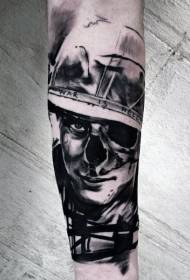 earm mysterieuze oarloch tema soldaat portret tattoo patroan