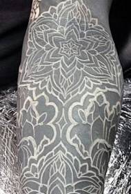 fantástico patrón de tatuaje de brazo floral en blanco y negro