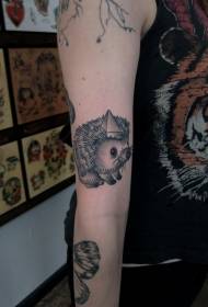 schattige glimlach egel zwart grijs arm tattoo patroon