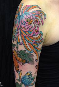 Рамо боядисана хризантема татуировка модел