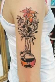 Colegiais braço pintado linhas geométricas vasos e plantas flores tatuagem fotos