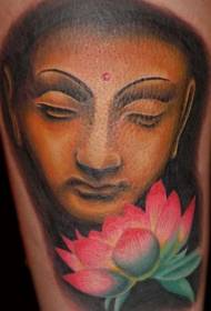 Прекрасна шарена статуа на Буда со шема на тетоважа на лотос
