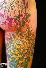 Leg chrysanthemum tattoo pattern