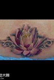 Model de tatuaj de lotus în talie