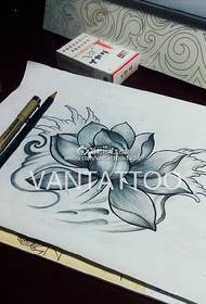 შავი ნაცრისფერი ტრადიციული Lotus tattoo ხელნაწერის სურათი