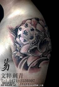 Patrún tattoo tattoos clasaiceach Tíibeach Lotus