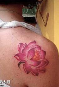 Shoulder personality lotus tattoo pattern
