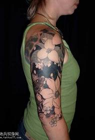 팔 연꽃 문신 패턴