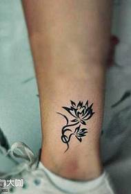 Mokhoa oa tattoo oa Lotus totem