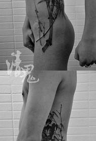 Férfi oldalán derék népszerű hűvös bambusz tetoválás minta