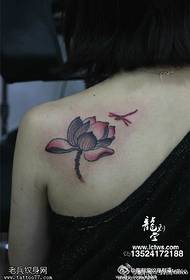 Ŝultro lotusa kranio tatuaje ŝablono