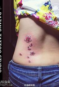 Patrón de tatuaje de Sakura en la cintura