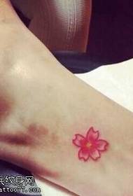 Pattern di tatuaggi di fiore di ciliegia di pede