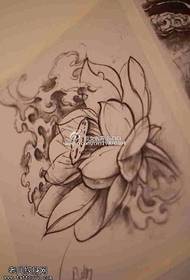 Rukopis čierna sivá skica lotosového tetovania